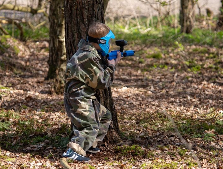 Kinderpaintball: spannend, samen met vrienden paintballen in het bos bij Total Outdoor Vechtdal